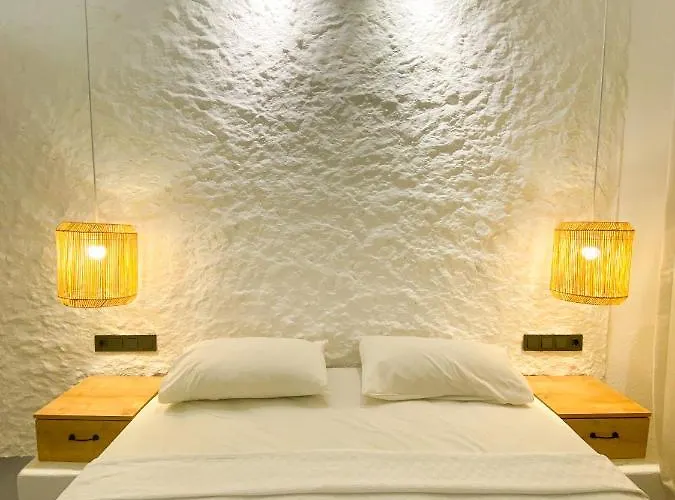 The Hello 3* غومْبيت