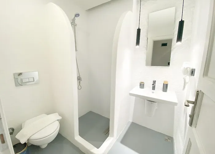 The Hello غومْبيت